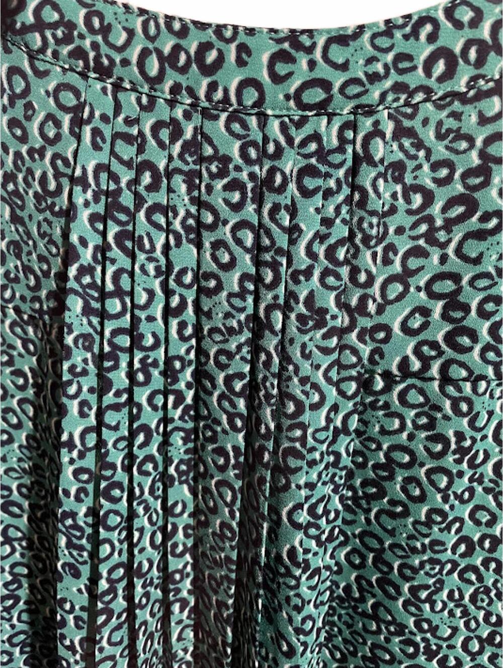 NYDJ Pintuck Blouse Top Women's L Green Black Animal Leopard Print Lightweight - Picture 6 of 11